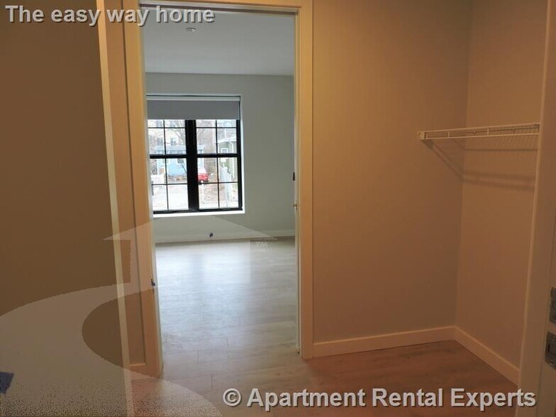 Building Photo - 10 Soden St