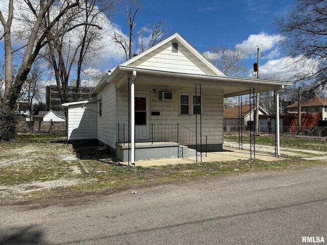 Building Photo - 825 Ruth Ave