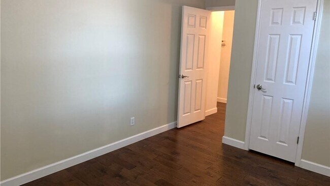 Building Photo - 725 Woodrow Cir