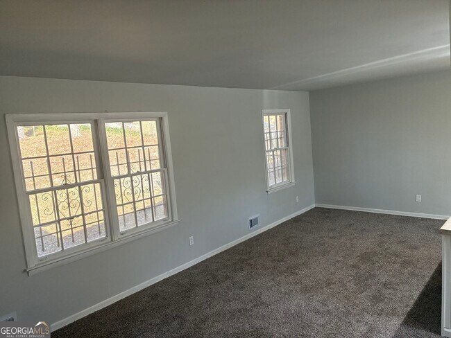 Building Photo - 3992 Maplewood Dr