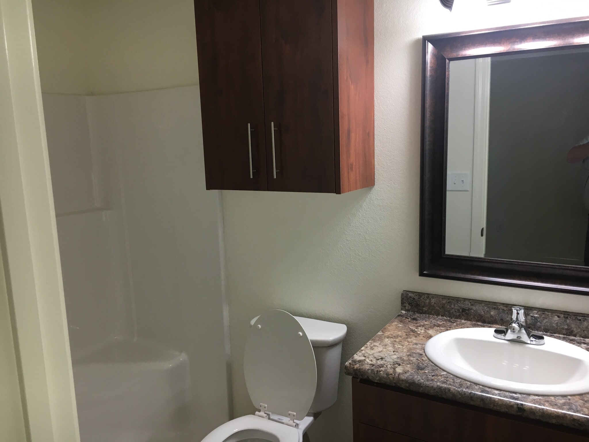 MASTER BATH - 1073 N Erie Ave