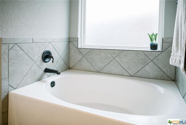 Building Photo - 2525 Elk Creek St