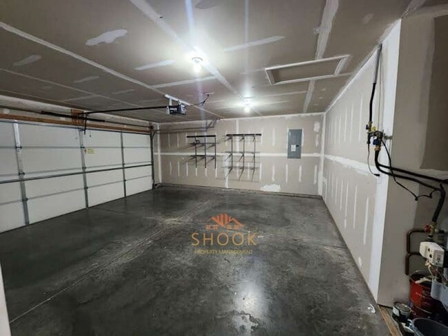 Building Photo - Available July 3rd! Cozy 3 BR Home in Lindberg Village