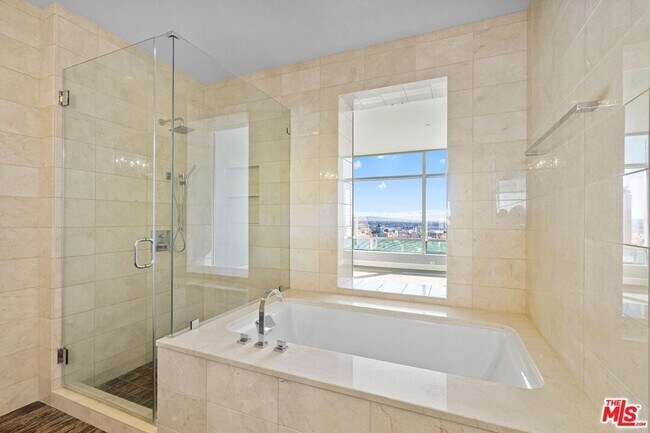 Building Photo - 900 W Olympic Blvd