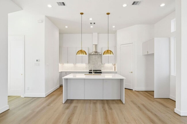 Building Photo - 3830 Wilmer St