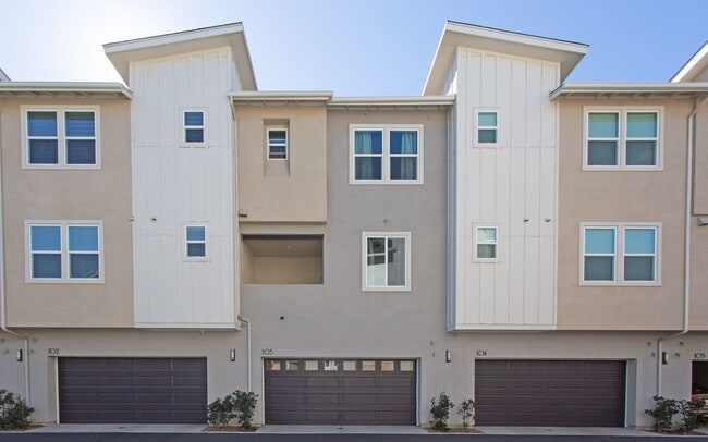 Building Photo - Beautiful contemporary design home in Bressi Ranch!
