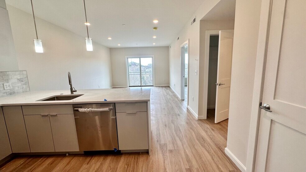 Building Photo - 458 Washington St