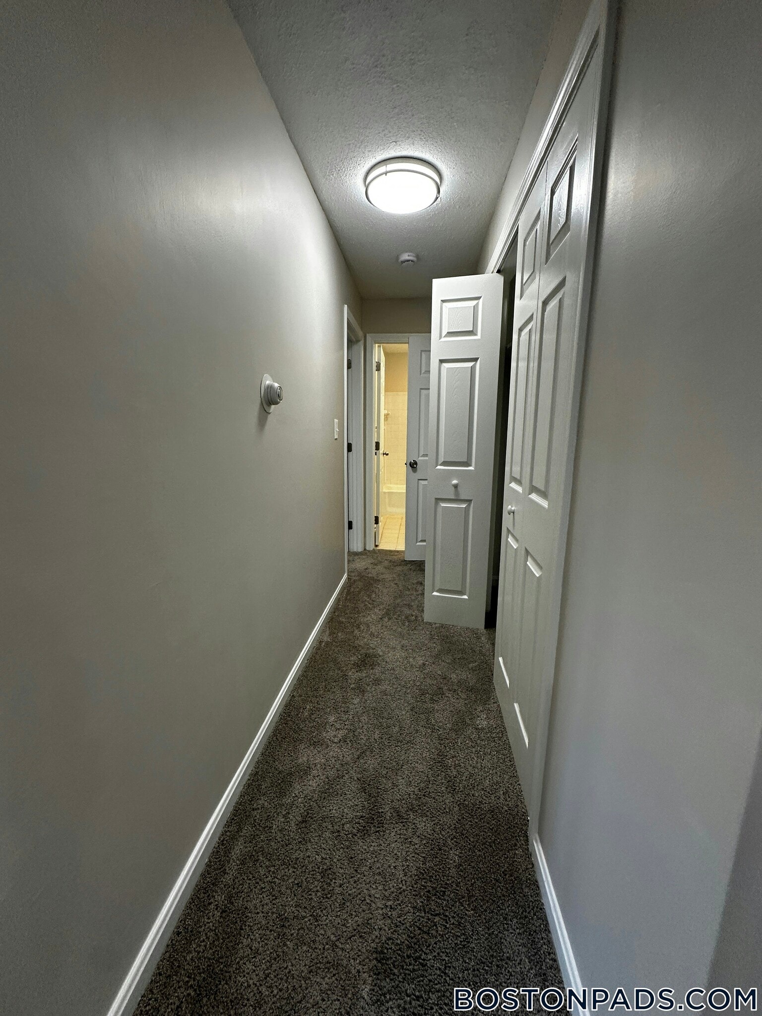 Building Photo - 15 Kenmar Dr