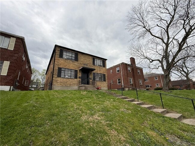 Building Photo - 212 E Bruce Ave