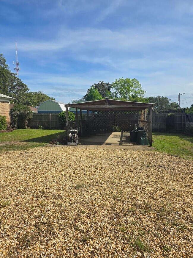 Building Photo - 122 Beach Dr
