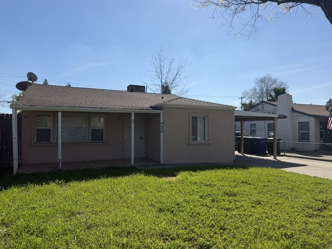 Building Photo - 720 Badgley Dr