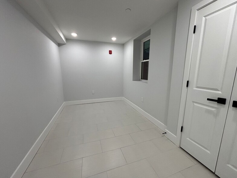 Building Photo - 1027 W Dauphin St