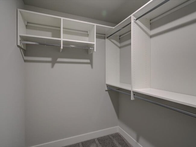 Building Photo - 4880 Romaine Rd