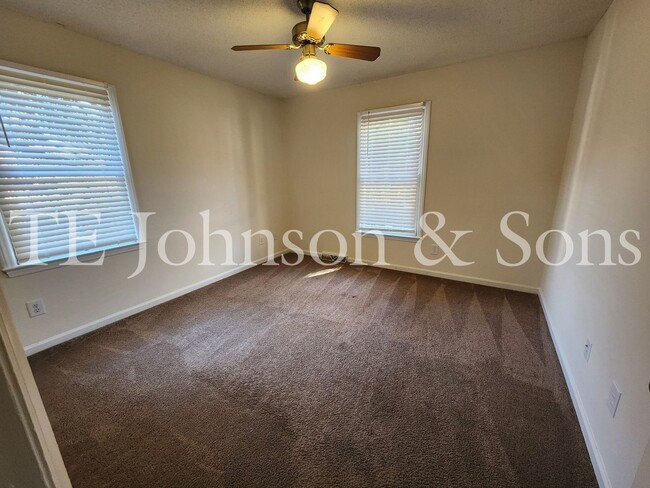 Building Photo - Charming 3-Bedroom Home with Rocking Chair...