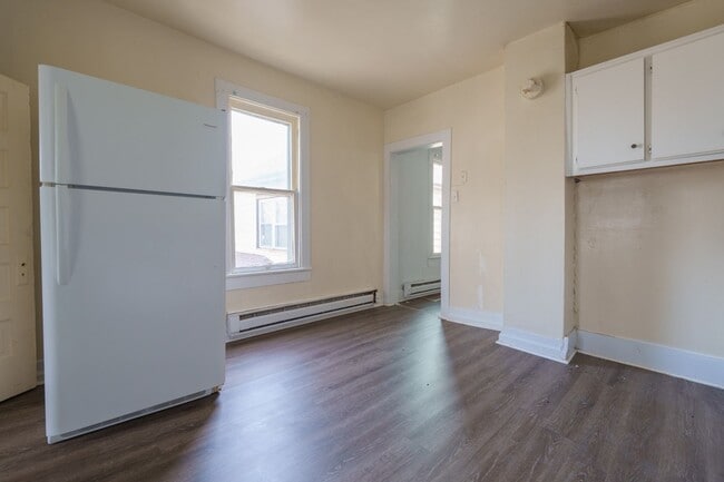 Building Photo - MOVE IN READY 4 Bedroom in Chesapeake!