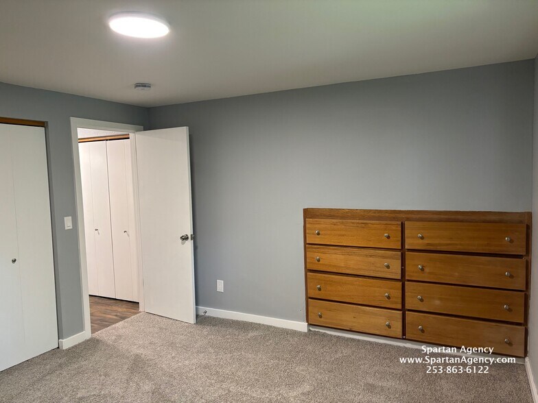 Building Photo - 2405 S Meridian