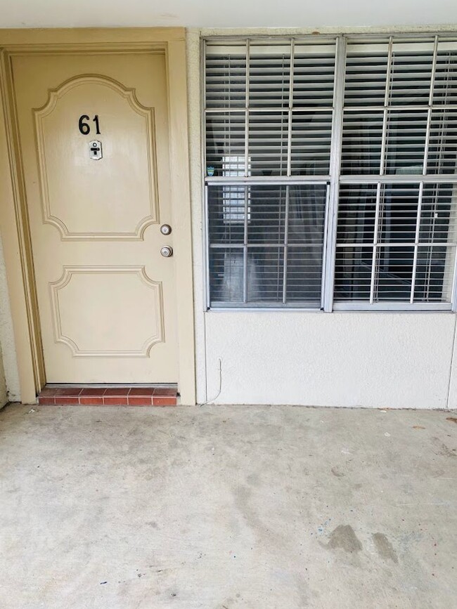 Building Photo - K002 - Pointe #61