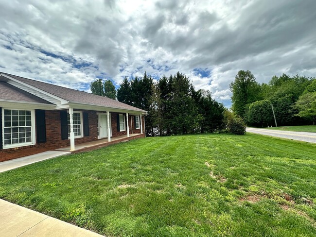 Building Photo - MOVE-IN READY! NO HUD NO SECTION 8