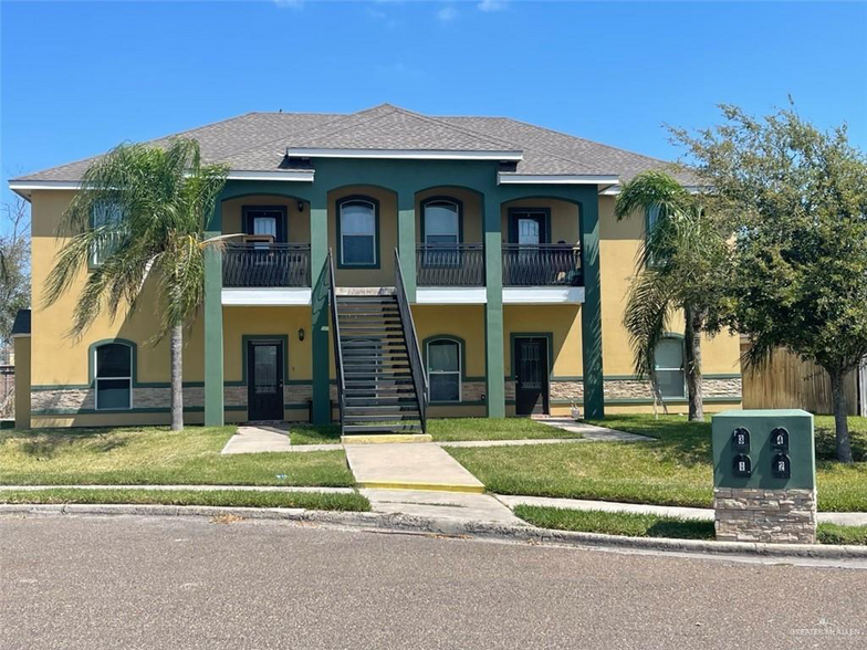 Front view of cozy property! - 801 E Daffodil