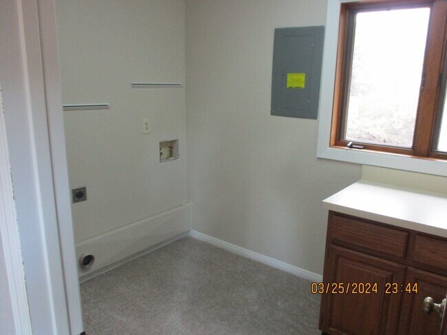 Building Photo - 2000 W Willis