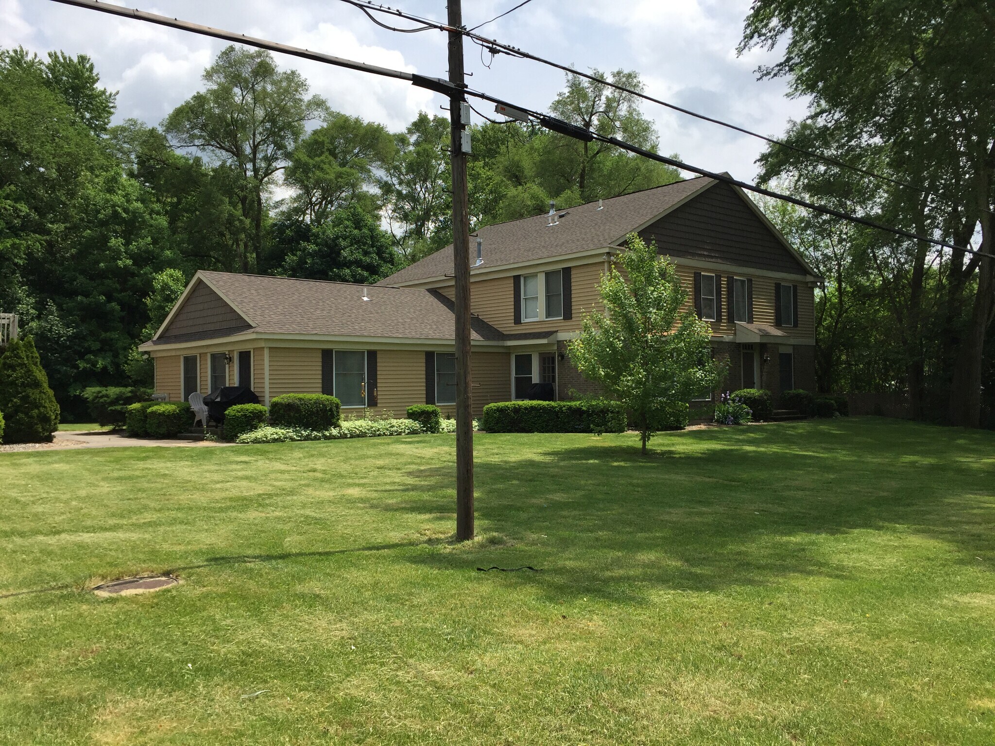 Building Photo - 770 N Main St