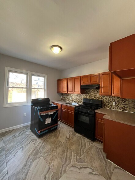 Building Photo - 220 Dwight St