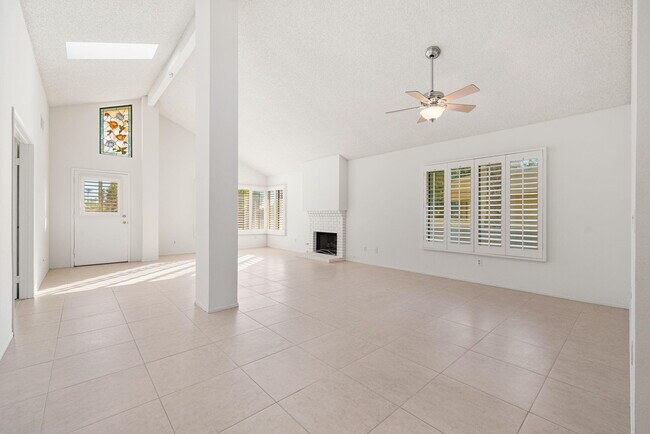 Building Photo - 41710 Colada Ct