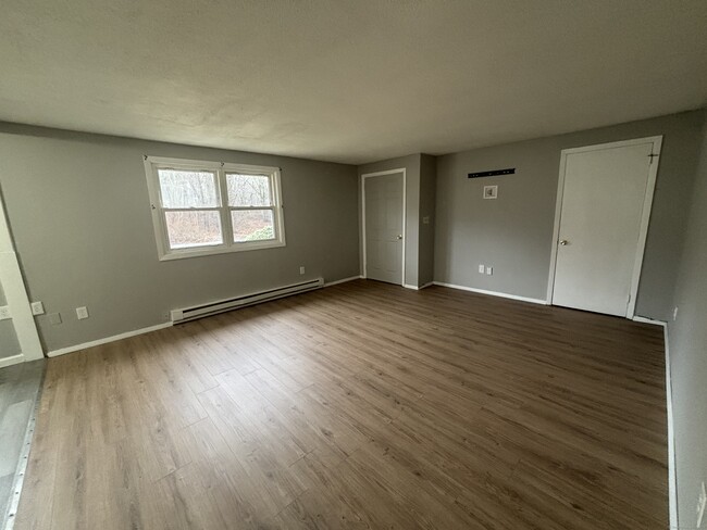 Building Photo - 9 White Oak Rd