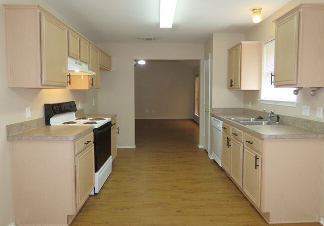 Building Photo - Charming 3 Bedroom, 2 Bath House in Flint-...