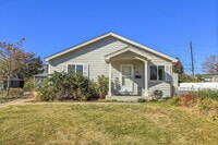 Building Photo - $2,000.00, 3 Bed, 2 bathroom located in Denver