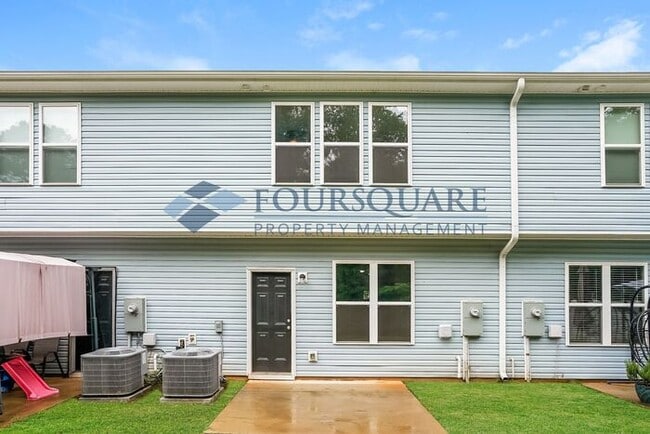 Building Photo - Spacious 3-Bed Townhome with Back Patio & ...