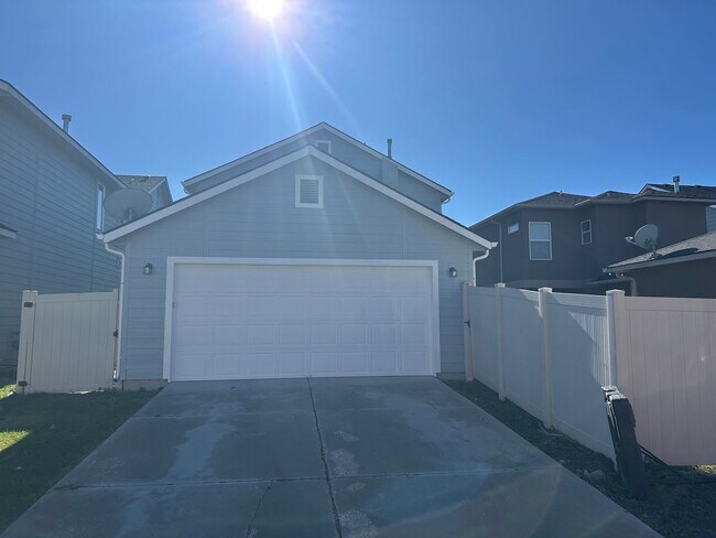 Building Photo - Beautiful 2 story home in North Meridian available soon! $500 move-in credit!