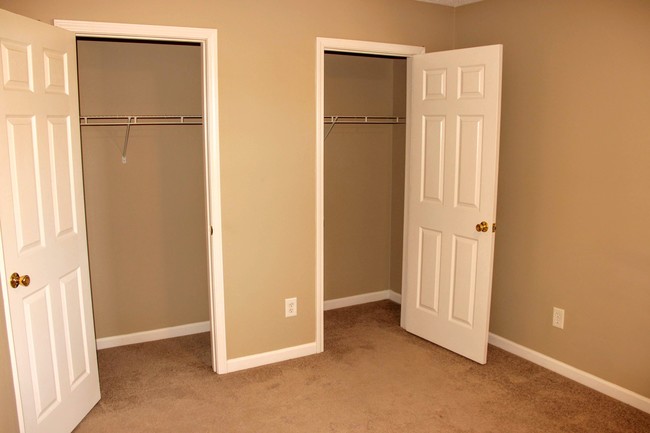 Bedroom Closets - 6125 Kingsport Hwy