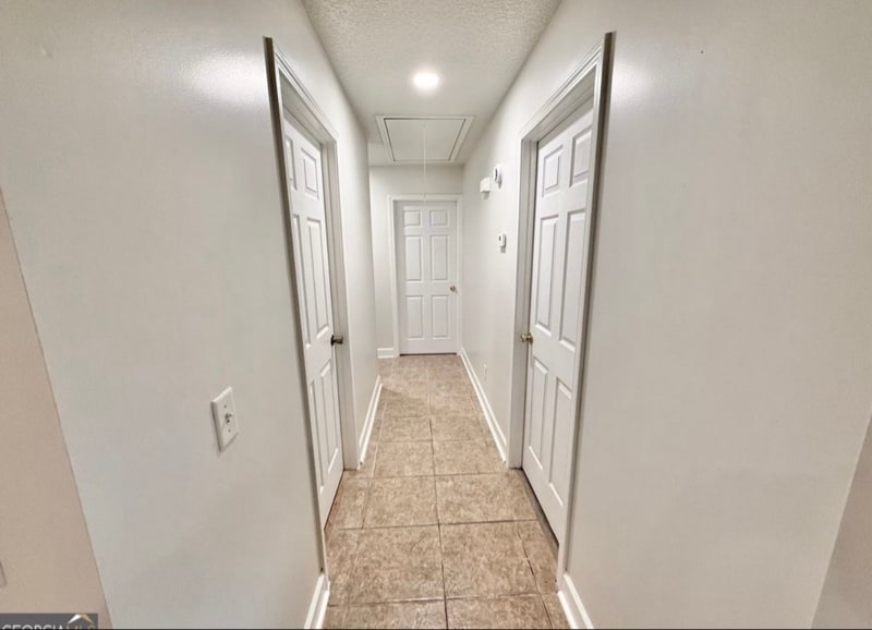 Building Photo - 206 Willow Dr