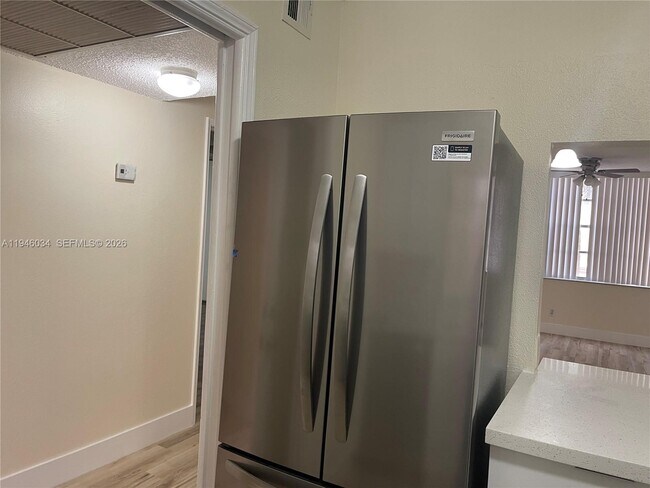 Building Photo - 9481 Evergreen Pl