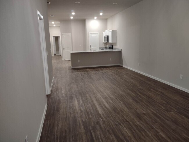 Building Photo - 2121 N Jayton Ave