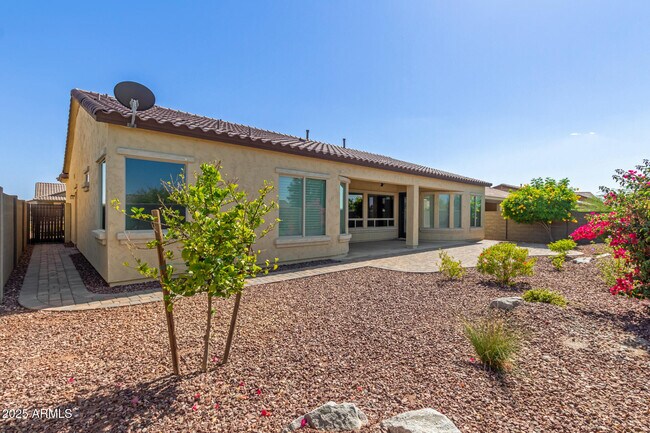 Building Photo - 17996 W Redwood Ln