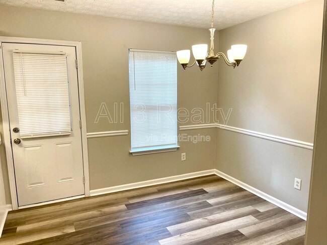 Building Photo - 460 Mountainview Dr