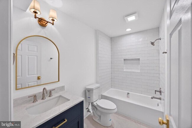 Building Photo - 221 Spring Race Ct