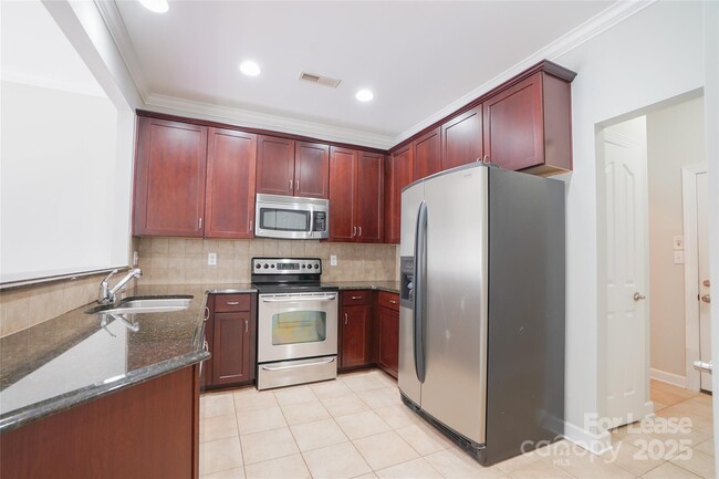 Building Photo - 15418 Jade St