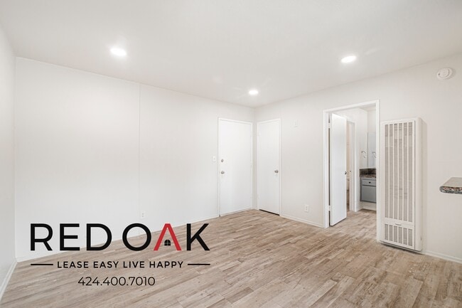 Building Photo - 7350 Hazeltine Ave