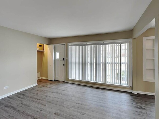 Building Photo - 3 bedroom in Hoffman Estates IL 60169