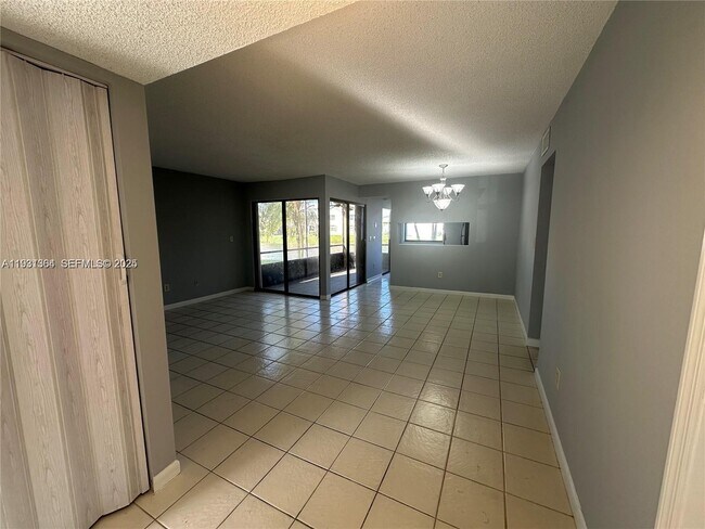 Building Photo - 1080 N Franklin Ave