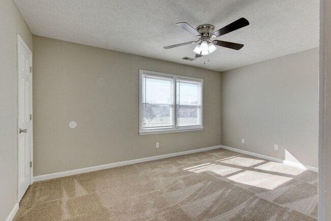 Building Photo - Three Bedroom in Hopkinsville, KY