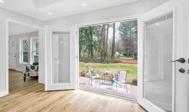 Building Photo - "Charming 3-Bed, 2-Bath Retreat with 1700 Sq. Ft. of Comfort in Simpsonville, SC!"