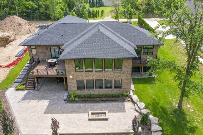 Building Photo - 2322 Cherrylawn Ave