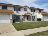 Building Photo - 302 Parkway Dr