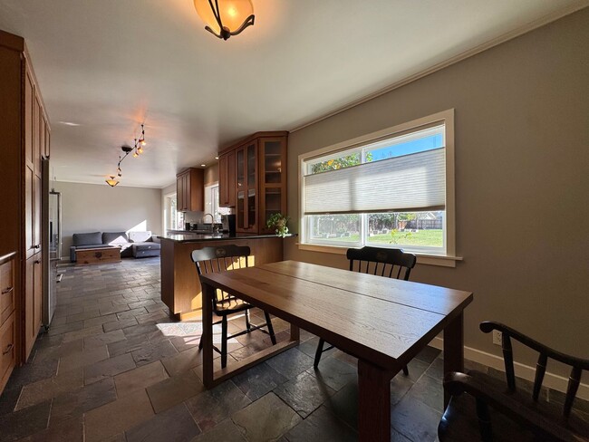 Building Photo - 4 Bedroom, 3 Bath Property in Napa Includi...