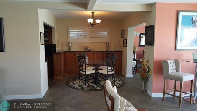 Building Photo - 191 SE 9th Ct