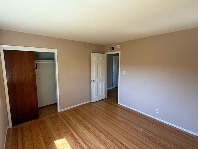 Building Photo - RENTED - 3 Bedroom Ranch Style Home in El ...